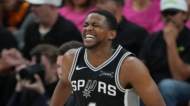 May 22, 2026; San Antonio, Texas, USA; San Antonio Spurs guard De'aaron Fox (4) reacts after an injury against the Oklahoma City Thunder in the second half during game three of the western conference finals for the 2026 NBA playoffs at Frost Bank Center. Mandatory Credit: Daniel Dunn-Imagn Images May 22, 2026; San Antonio, Texas, USA; San Antonio Spurs guard De'aaron Fox (4) reacts after an injury against the Oklahoma City Thunder in the second half during game three of the western conference finals for the 2026 NBA playoffs at Frost Bank Center. Mandatory Credit: Daniel Dunn-Imagn Images