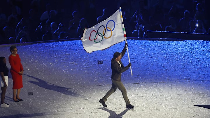 Tom Cruise with the Olympic flag Tom Cruise with the Olympic flag