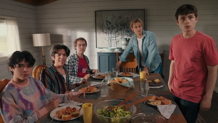 My Life with the Walter Boys. (L to R) Isaac Arellanes as Isaac, Myles Perez as Lee, Connor Stanhope as Danny, Noah LaLonde as Cole and Ashby Gentry as Alex in episode 101 of My Life with the Walter Boys. Cr. Courtesy of Netflix/© 2023 Netflix, Inc.