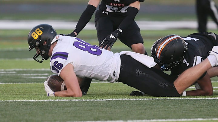 Waukee's tight end Evan Jacobson (86) catches a pass against Ames during the second quarter in the season opening game at Ames High Football field on Friday, Aug. 30, 2024, in Ames, Iowa