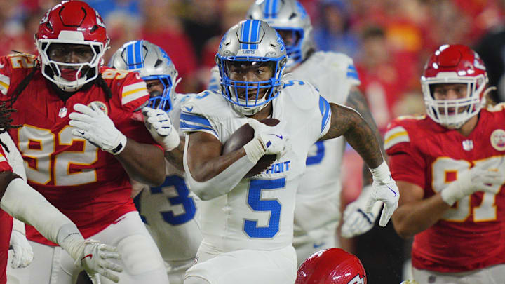 Detroit Lions running back David Montgomery (5) rushes the ball against the Kansas City Chiefs 