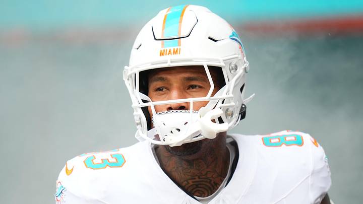 Miami Dolphins tight end Darren Waller
