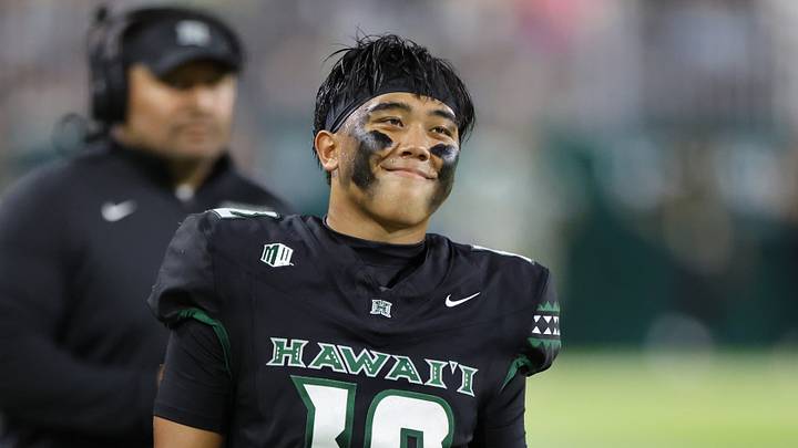 Hawaii Rainbow Warriors quarterback Micah Alejado 