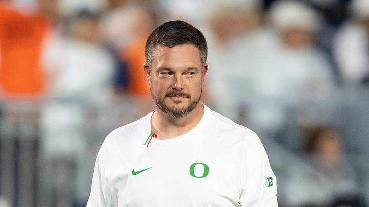 Oregon head coach Dan Lanning walks the field during warmups as the Oregon Ducks face the Penn State Nittany Lions on Sept. 27, 2025, at Beaver Stadium in University Park, Pennsylvania. Oregon head coach Dan Lanning walks the field during warmups as the Oregon Ducks face the Penn State Nittany Lions on Sept. 27, 2025, at Beaver Stadium in University Park, Pennsylvania.