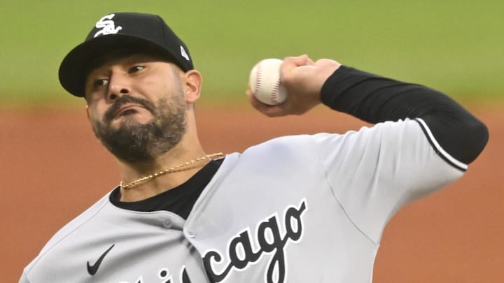 Chicago White Sox starting pitcher Martin Perez (54) throws against the Cleveland Guardians at Progressive Field. 