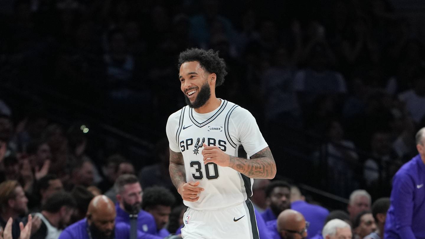 Wemby, Champagnie Key Dominant Spurs Offense in Blowout Over Kings