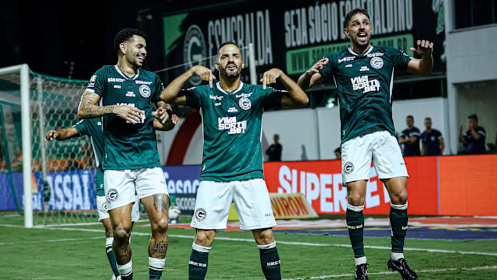 Goiás lidera a Série B Goiás lidera a Série B