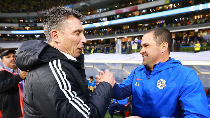 After squaring off in the Apertura 2023 Final, Tigres coach Robert Siboldi (left) and América manager André Jardine (right) have their teams off to unbeaten starts.