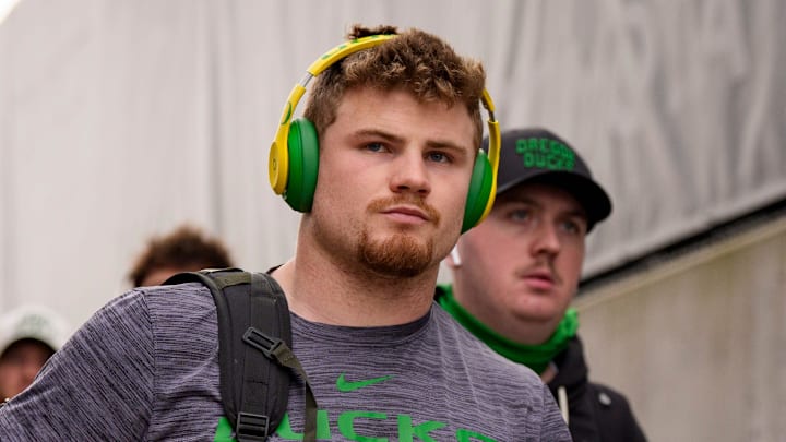 Oregon inside linebacker Bryce Boettcher arrives at the field as the Oregon Ducks take on the Washington Huskies on Nov. 29, 2025, at Husky Stadium in Seattle, Washington.