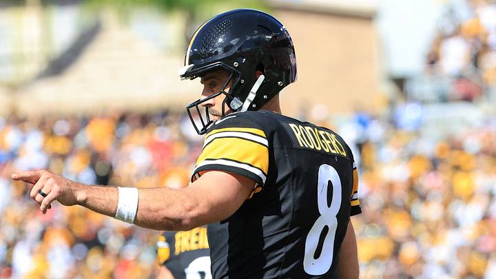 Pittsburgh Steelers quarterback Aaron Rodgers Pittsburgh Steelers quarterback Aaron Rodgers
