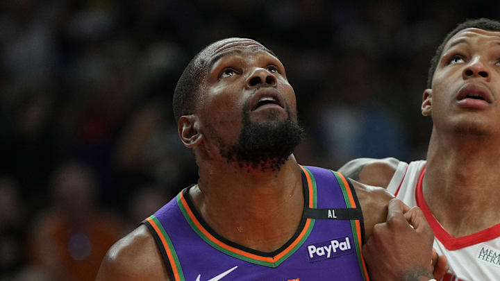 Mar 30, 2025; Phoenix, Arizona, USA; Phoenix Suns forward Kevin Durant (35) and Houston Rockets forward Jabari Smith Jr. (10) fight for position in the first half at Footprint Center. Mandatory Credit: Rick Scuteri-Imagn Images Mar 30, 2025; Phoenix, Arizona, USA; Phoenix Suns forward Kevin Durant (35) and Houston Rockets forward Jabari Smith Jr. (10) fight for position in the first half at Footprint Center. Mandatory Credit: Rick Scuteri-Imagn Images