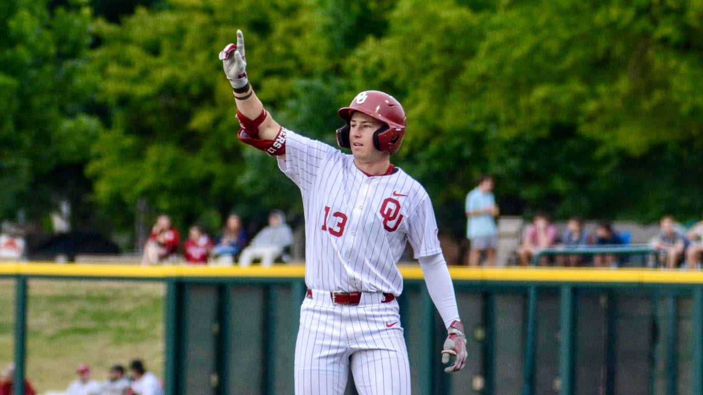 No. 15 Oklahoma Rallies Late to Take Series Opener Against No. 25 Florida