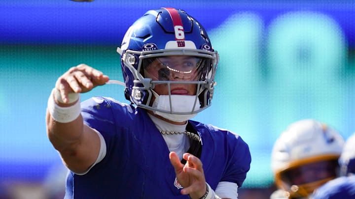 New York Giants quarterback Jaxson Dart (6) throws the ball during a game against the Los Angeles Chargers at MetLife Stadium, Sep 28, 2025, East Rutherford, NJ, USA.