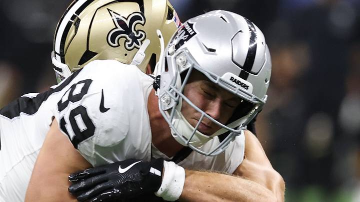 Sep 27, 2026; New Orleans, Louisiana, USA;  Las Vegas Raiders tight end Brock Bowers (89) carries the ball in the first half against the New Orleans Saints at Caesars Superdome.  Mandatory Credit: Stephen Lew-Imagn Images