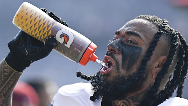 Washington Commanders linebacker Frankie Luvu