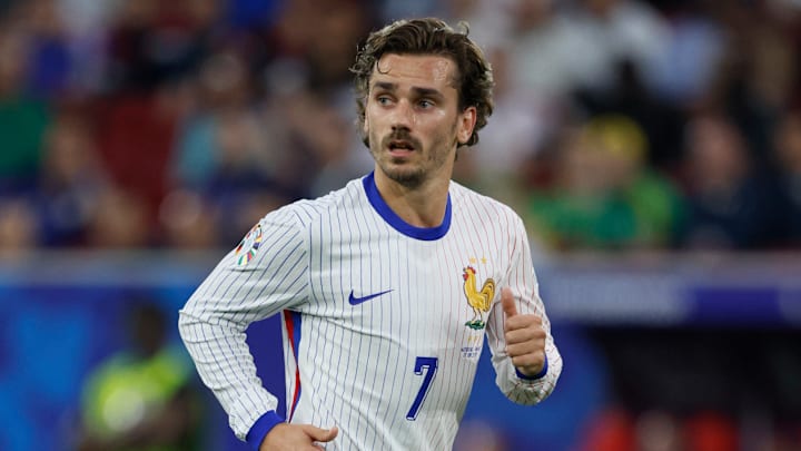 Antoine Griezmann est titulaire avec les Bleus. Antoine Griezmann est titulaire avec les Bleus.