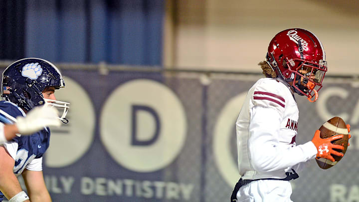 Anniston's Kyree Lewis makes a catch for a two point conversion during high school football playoff action in Rainsville, Alabama November 28, 2025. (Dave Hyatt / Hyatt Media LLC)
