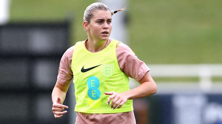 Arsenal-bound Alessia Russo is keen to focus on the World Cup with England