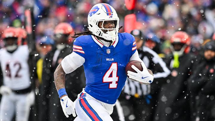 Buffalo Bills running back James Cook III (4) runs with the ball in the third quarter against the Cincinnati Bengals.