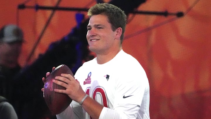 Jan 30, 2025; Orlando, FL, USA; AFC quarterback Drake Maye (10) throws the ball during the Passing the Test event at the Pro Bowl Skills Challenge at Nicholson Fieldhouse. Mandatory Credit: Kirby Lee-Imagn Images Jan 30, 2025; Orlando, FL, USA; AFC quarterback Drake Maye (10) throws the ball during the Passing the Test event at the Pro Bowl Skills Challenge at Nicholson Fieldhouse. Mandatory Credit: Kirby Lee-Imagn Images