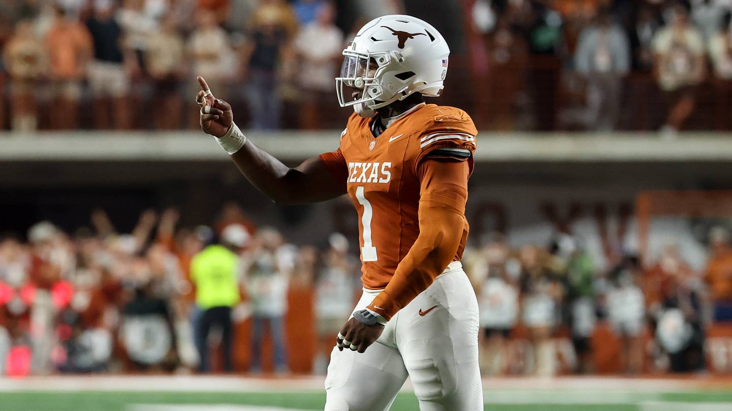 Colin Simmons sidelined mid-game against UTSA with a walking boot on