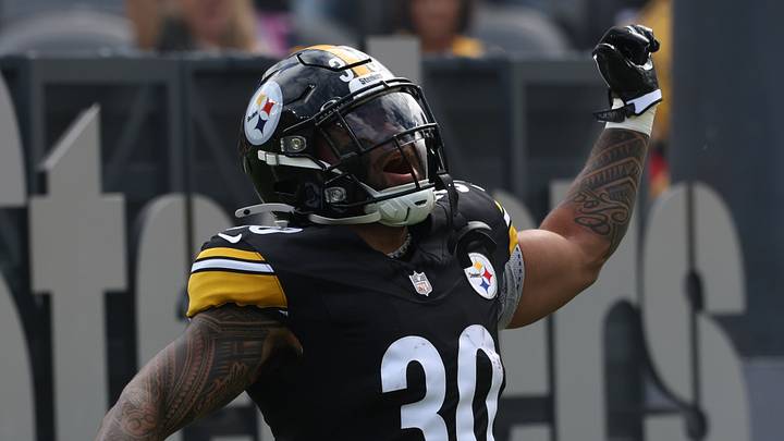 Pittsburgh Steelers running back Jaylen Warren (30) Pittsburgh Steelers running back Jaylen Warren (30)