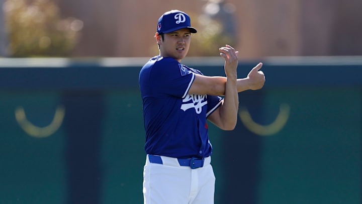 Shohei Ohtani se prepara con los Dodgers de los Angeles para su primer juego en el Spring Training de la MLB