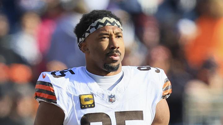 Cleveland Browns defensive end Myles Garrett (95) walks on the field during the first half against the Cincinnati Bengals Cleveland Browns defensive end Myles Garrett (95) walks on the field during the first half against the Cincinnati Bengals