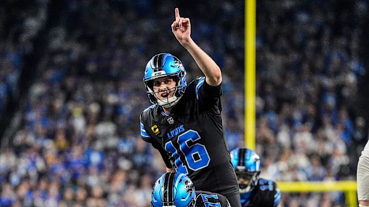 Detroit Lions quarterback Jared Goff (16).