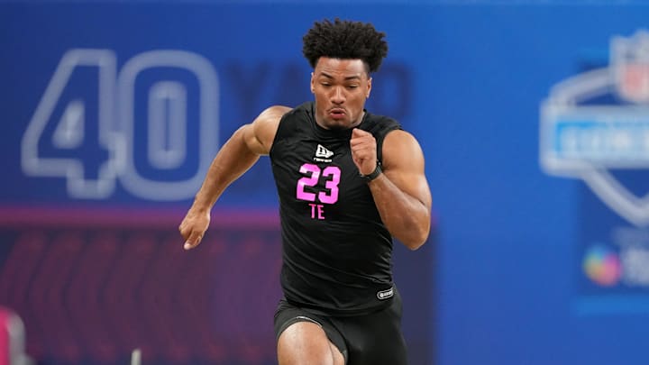Feb 27, 2026; Indianapolis, IN, USA; Oregon tight end Kenyon Sadiq (TE23) during the NFL Scouting Combine at Lucas Oil Stadium. Mandatory Credit: Kirby Lee-Imagn Images