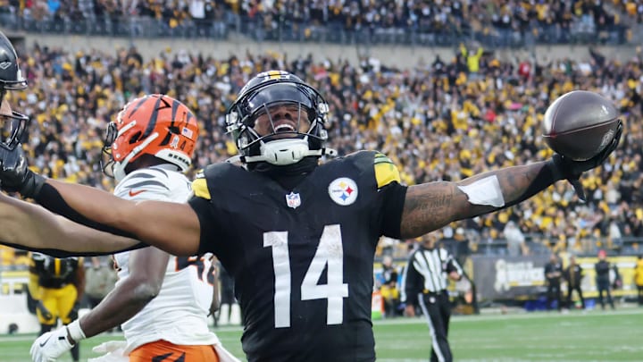 Nov 16, 2025; Pittsburgh, Pennsylvania, USA; Pittsburgh Steelers running back Kenneth Gainwell (14) reacts after a play against the Cincinnati Bengals during the second half at Acrisure Stadium. Mandatory Credit: Charles LeClaire-Imagn Images