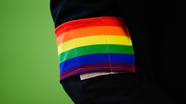 Le brassard arc-en-ciel Le brassard arc-en-ciel