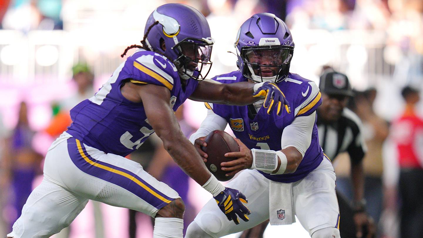 Vikings' Snap Count vs. Dolphins: Biggest Winners, Losers & Role Changes in Week 4