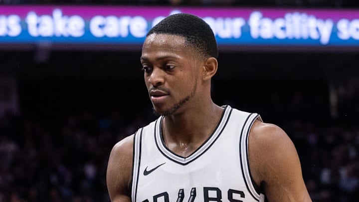 Mar 7, 2025; Sacramento, California, USA; San Antonio Spurs guard De'Aaron Fox (4) high fives team mates after coming out of the game during the fourth quarter at Golden 1 Center. Mandatory Credit: Ed Szczepanski-Imagn Images Mar 7, 2025; Sacramento, California, USA; San Antonio Spurs guard De'Aaron Fox (4) high fives team mates after coming out of the game during the fourth quarter at Golden 1 Center. Mandatory Credit: Ed Szczepanski-Imagn Images