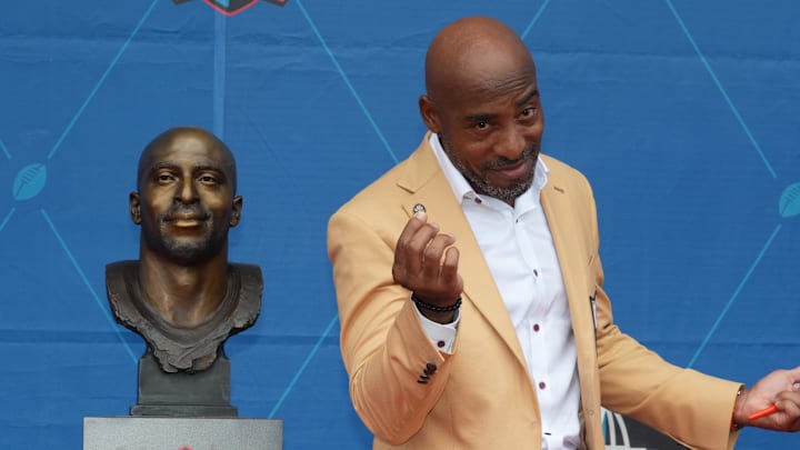 Tampa Bay Buccaneers former cornerback Ronde Barber poses with his bust during the 2023 Pro Football Hall of Fame Enshrinement.