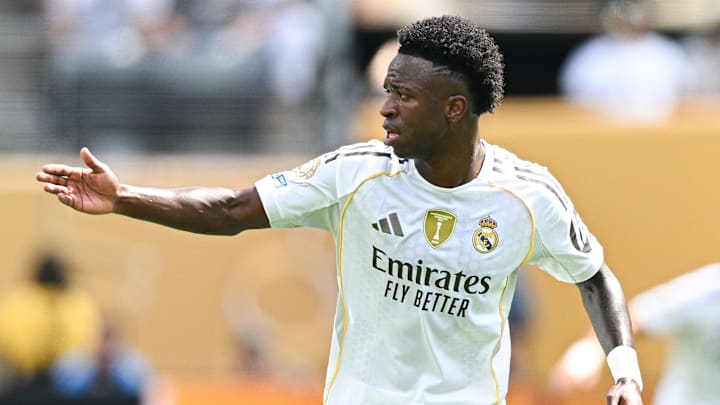 Vini Jr. será um dos titulares de Xabi Alonso para o duelo entre Real Madrid x Osasuna Vini Jr. será um dos titulares de Xabi Alonso para o duelo entre Real Madrid x Osasuna