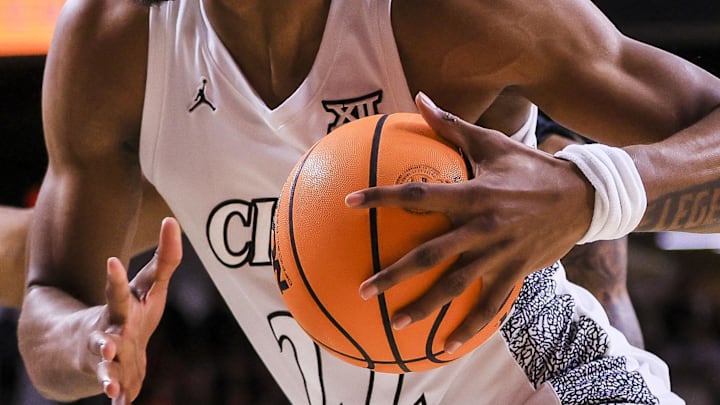 Jan 21, 2025; Cincinnati, Ohio, USA; Cincinnati Bearcats forward Arrinten Page (22) drives to the basket against the Texas Tech Red Raiders in the first half at Fifth Third Arena. Mandatory Credit: Katie Stratman-Imagn Images