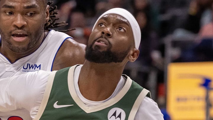 Jan 22, 2024; Detroit, Michigan, USA; Milwaukee Bucks forward Bobby Portis (9) defends against Detroit Pistons center Isaiah Stewart (28) during the first quarter at Little Caesars Arena. Mandatory Credit: David Reginek-Imagn Images Jan 22, 2024; Detroit, Michigan, USA; Milwaukee Bucks forward Bobby Portis (9) defends against Detroit Pistons center Isaiah Stewart (28) during the first quarter at Little Caesars Arena. Mandatory Credit: David Reginek-Imagn Images