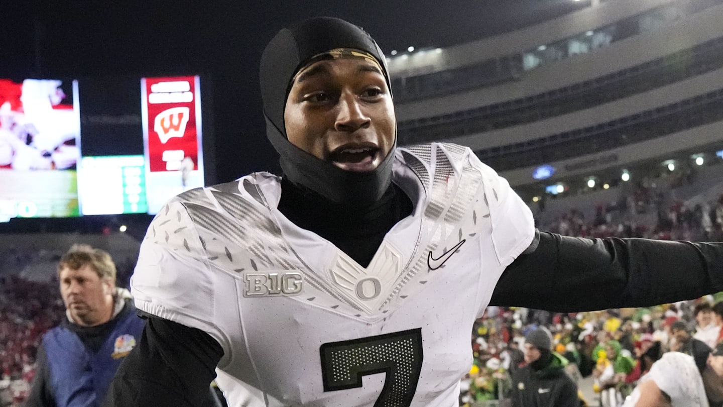 Why Oregon Receiver Evan Stewart Is Under The Most Pressure This Season