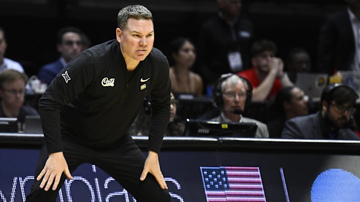 Arizona Wildcats head coach Tommy Lloyd
