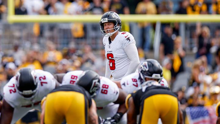 Nick Folk prepares to take a kick against the Pittsburgh Steelers