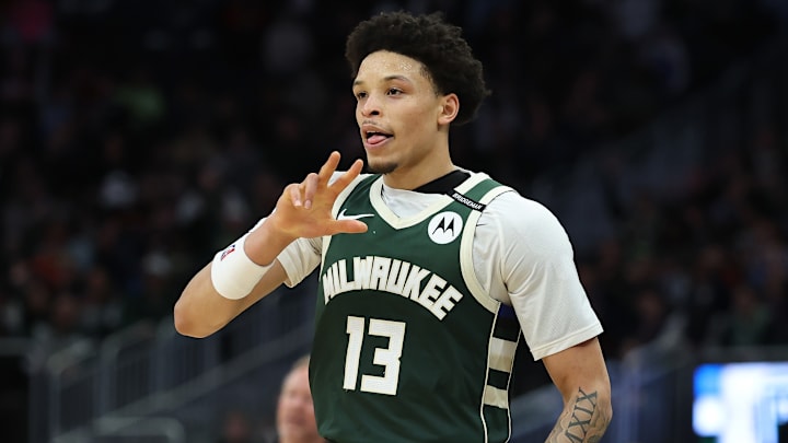 Phoenix Suns v Milwaukee Bucks