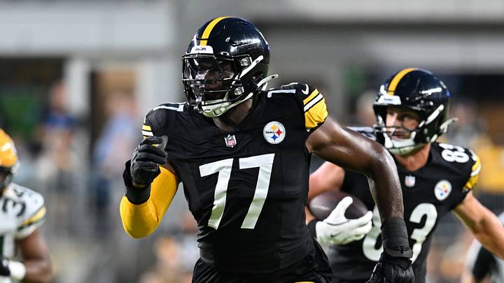 Aug 13, 2026; Pittsburgh, Pennsylvania, USA; Pittsburgh Steelers offensive tackle Broderick Jones (77) looks for someone to block as tight end Robert Tonyan (83) carries the ball during the first half of a game against the Green Bay Packers at Acrisure Stadium. Mandatory Credit: Barry Reeger-Imagn Images