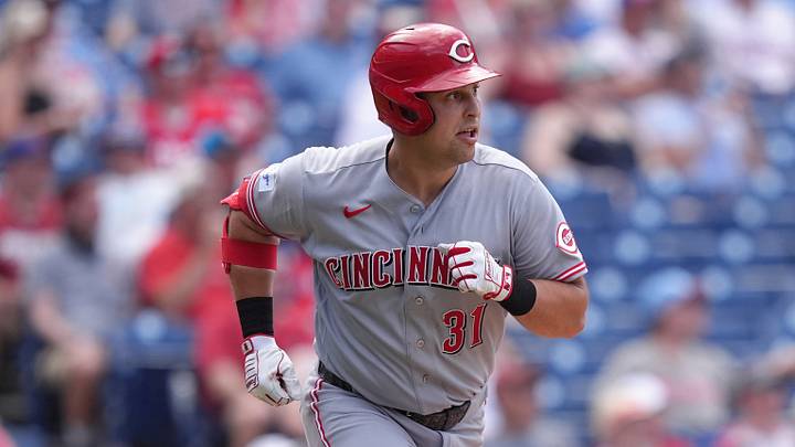 Cincinnati Reds infielder Nathaniel Lowe (31) runs to first