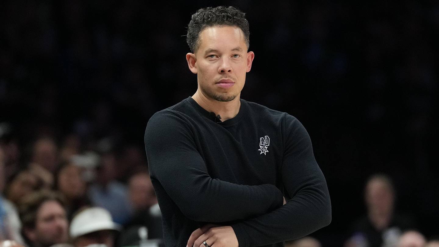 Mitch Johnson must ax this player from Spurs’ rotation to bury the Wolves