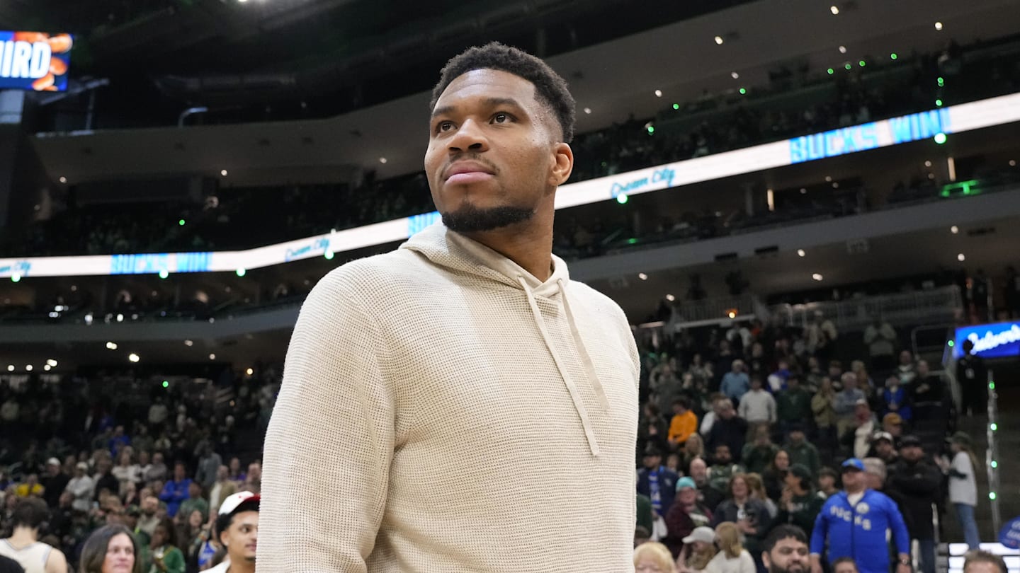 Chris Mannix’s Notes: Giannis Antetokounmpo on the Clock, Portland’s Early Hotel Checkout