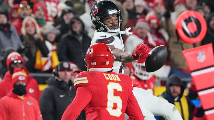 Jan 18, 2025; Kansas City, Missouri, USA; Houston Texans wide receiver Jared Wayne (14) can’t make the catch as Kansas City Chiefs safety Bryan Cook (6) defends during the second half of a 2025 AFC divisional round game at GEHA Field at Arrowhead Stadium. Mandatory Credit: Denny Medley-Imagn Images