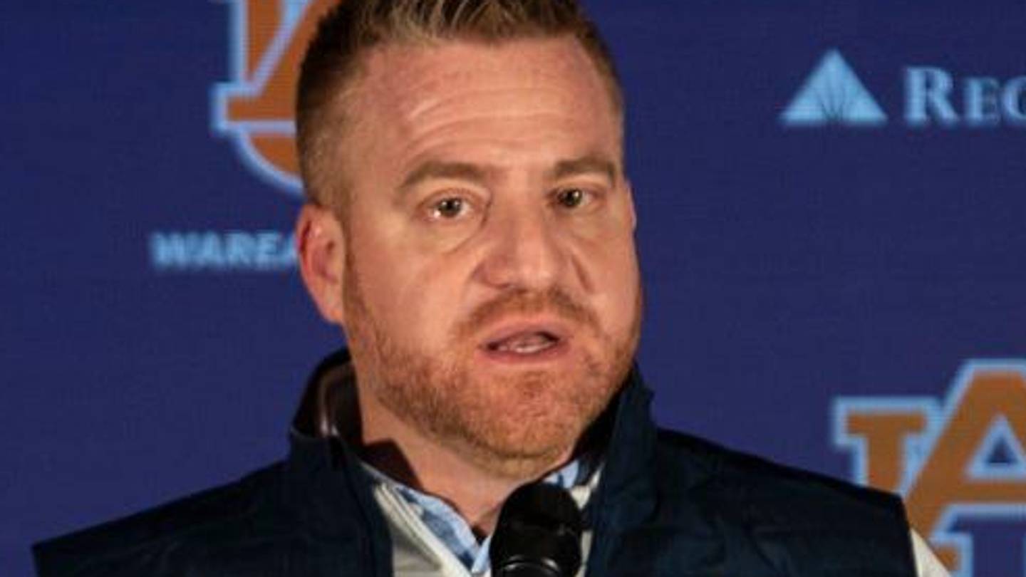 3 Auburn football players and 2 coaches (not named Alex Golesh) under the most pressure in 2026