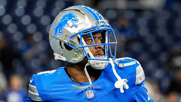 Former Detroit Lions wide receiver Allen Robinson (8) warm up before the Tennessee Titans game at Ford Field Former Detroit Lions wide receiver Allen Robinson (8) warm up before the Tennessee Titans game at Ford Field