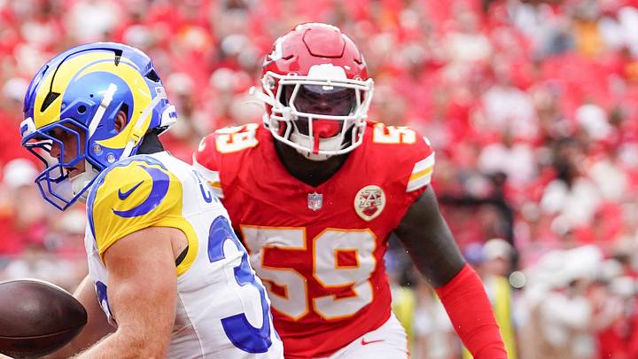 Aug 15, 2026; Kansas City, Missouri, USA; Los Angeles Rams running back Dean Connors (33) catches a pass for a touchdown as Kansas City Chiefs linebacker Wesley Bissainthe (59) looks on during the second half of the pre season game at Arrowhead Stadium. Mandatory Credit: Denny Medley-Imagn Images